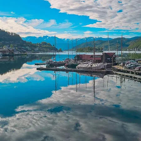 Nortorp, Stort Hus Med Egen Brygge I Sentrum * Kvam (Hordaland)
