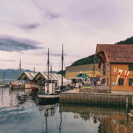 Nortorp, Stort Hus Med Egen Brygge I Sentrum * Kvam (Hordaland)