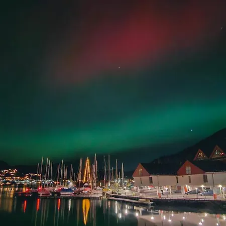 Nortorp, Stort Hus Med Egen Brygge I Sentrum *