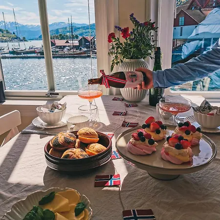 Villa Nortorp, Stort Hus Med Egen Brygge I Sentrum *