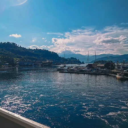 Nortorp, Stort Hus Med Egen Brygge I Sentrum *