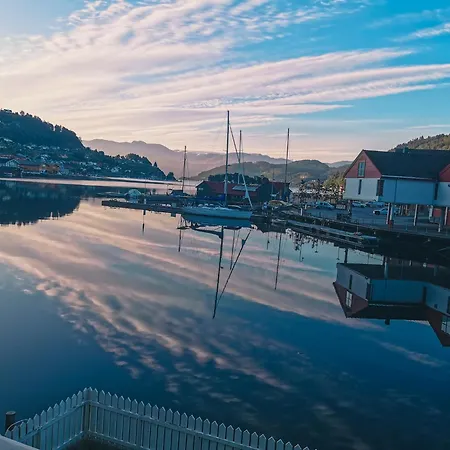 Villa Nortorp, Stort Hus Med Egen Brygge I Sentrum Kvam (Hordaland)