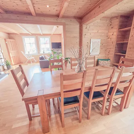 Nortorp, Stort Hus Med Egen Brygge I Sentrum Kvam (Hordaland)