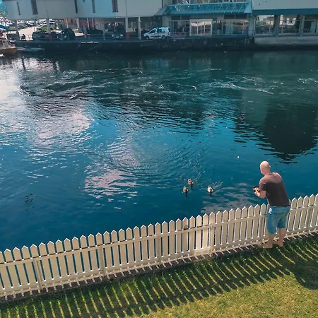 Nortorp, Stort Hus Med Egen Brygge I Sentrum Kvam (Hordaland)